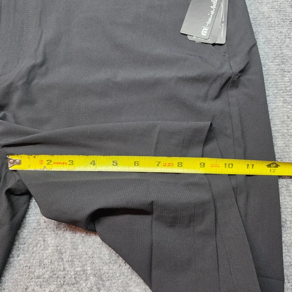 TravisMathew Starnes Heater Series Golf Shorts Mens 42 Black 1MQ081 NWT